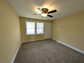 324 Honeywood Ave in Charlotte, NC - Building Photo - Building Photo
