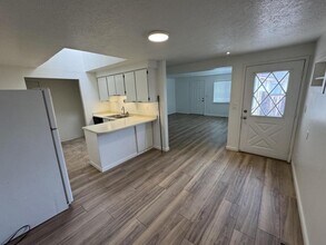 6825 Lotus St in Reno, NV - Foto de edificio - Building Photo