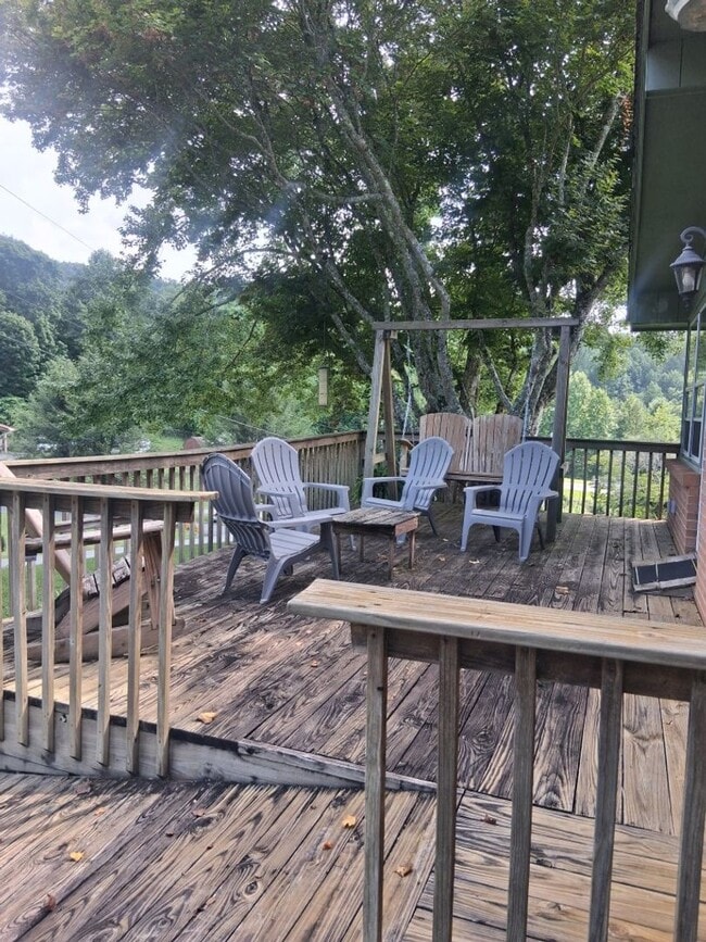 289 Speedwell Acres Rd in Cullowhee, NC - Building Photo - Building Photo