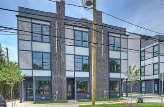 215 Freeland Ln in Charlotte, NC - Building Photo - Building Photo