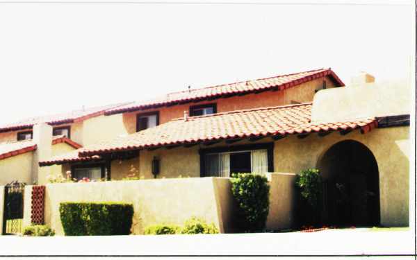 403 W Kelly Ave in Orange, CA - Building Photo - Building Photo