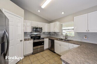 817 NE 9th St in Cape Coral, FL - Foto de edificio - Building Photo