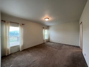 3780 Blackburn Dr in Hood River, OR - Building Photo - Building Photo