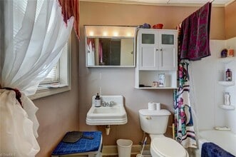 5219 NC Highway 700, Unit 7 in Eden, NC - Foto de edificio - Building Photo