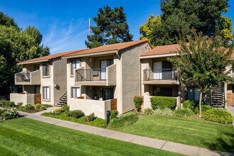 Villas Willow Glen in San Jose, CA - Foto de edificio - Building Photo