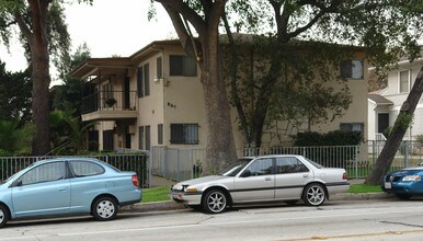 861 Raymond Ave in Pasadena, CA - Foto de edificio - Building Photo