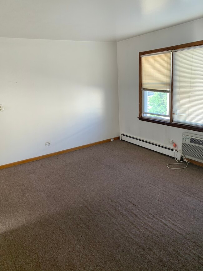 1200 Whispering Hills Ct, Unit 1B in Naperville, IL - Foto de edificio - Building Photo