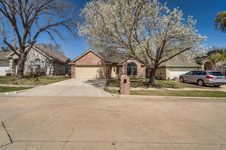 939 Blossomwood Ct, Unit 22-207 in Arlington, TX - Building Photo