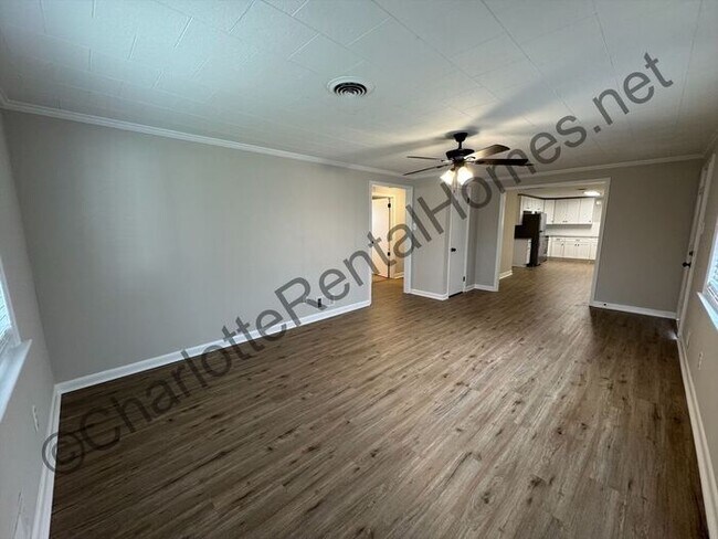1555 16th St NE in Hickory, NC - Building Photo - Building Photo