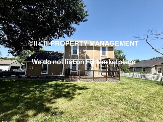 property at 138 E Nelson Cir