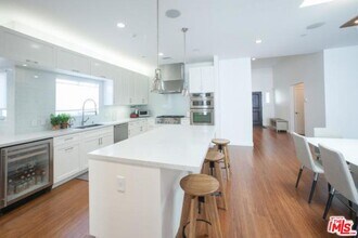 248 S La Peer Dr in Beverly Hills, CA - Building Photo - Building Photo