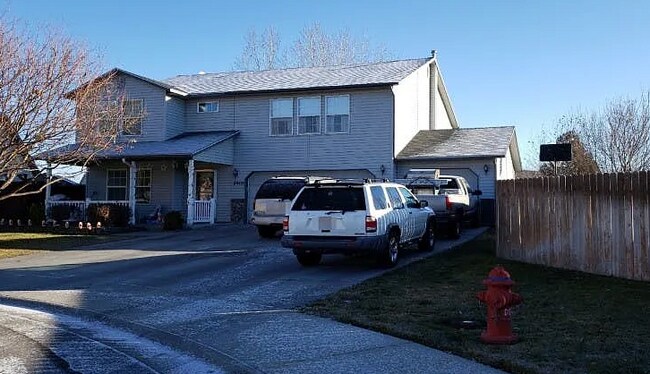 2400 N Hawaiian Hawk Pl in Kuna, ID - Building Photo - Building Photo
