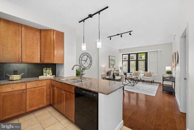 400 Massachusetts Ave NW in Washington, DC - Building Photo - Building Photo