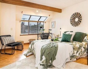 1740 NE 86th St in Seattle, WA - Building Photo - Building Photo