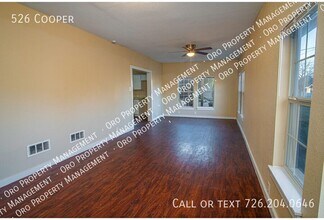 526 Cooper St in San Antonio, TX - Building Photo - Building Photo