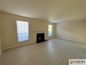 2305 Deerfield Dr in Edison, NJ - Building Photo - Building Photo