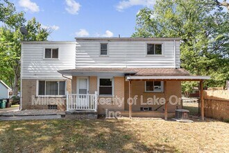 24034 Meadowlark St in Oak Park, MI - Building Photo - Building Photo