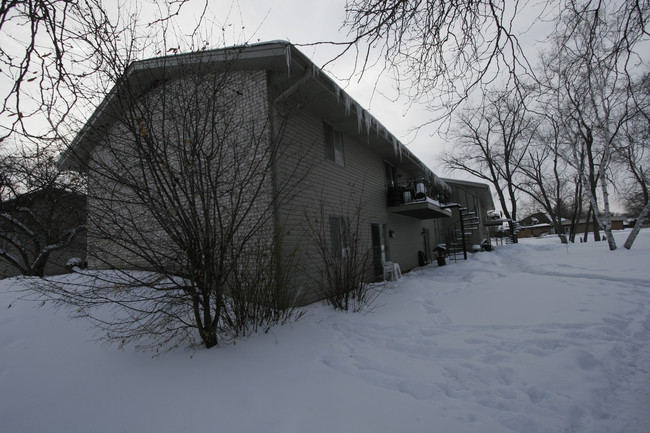 1324 S 14th St in St. Charles, IL - Foto de edificio - Building Photo