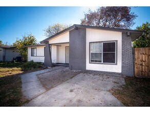 6916 Shady Grove Dr in San Antonio, TX - Building Photo - Building Photo