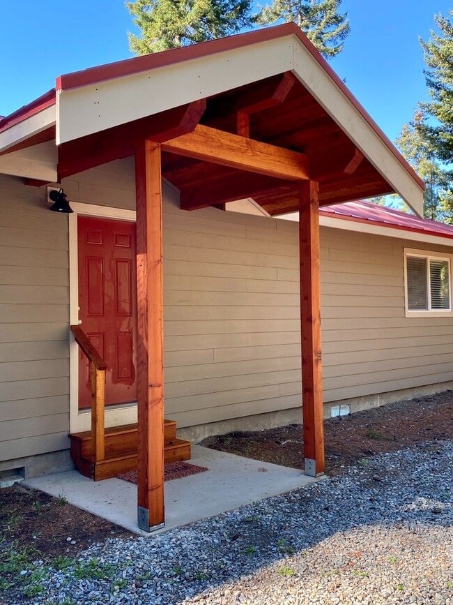 5163 Westside Rd in Cle Elum, WA - Building Photo - Building Photo