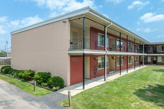 Wildwood Apartments in Roseville, MI - Foto de edificio - Building Photo
