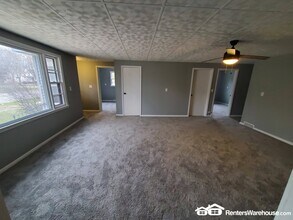 111 Douglas Ave W in Hector, MN - Foto de edificio - Building Photo