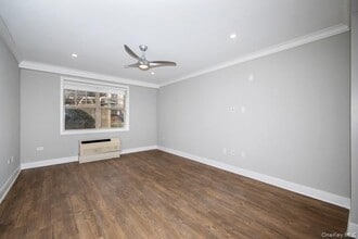 1100 Avalon St in Glen Cove, NY - Building Photo - Building Photo