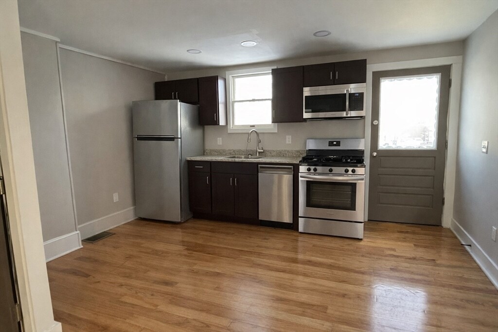 13 Hampden St in Westfield, MA - Building Photo