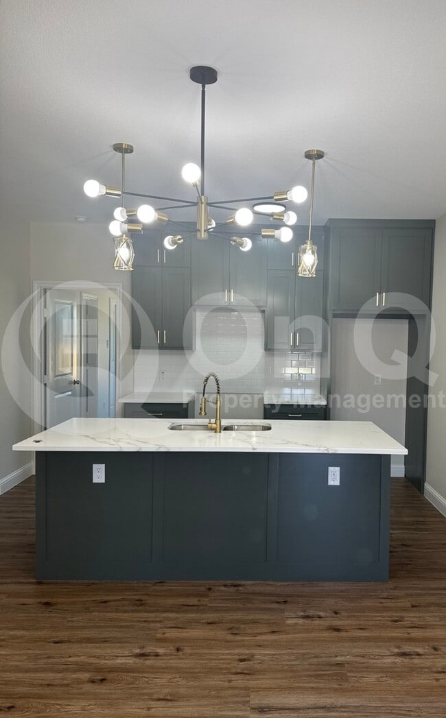 property at 8003 W Elizabeth Ln