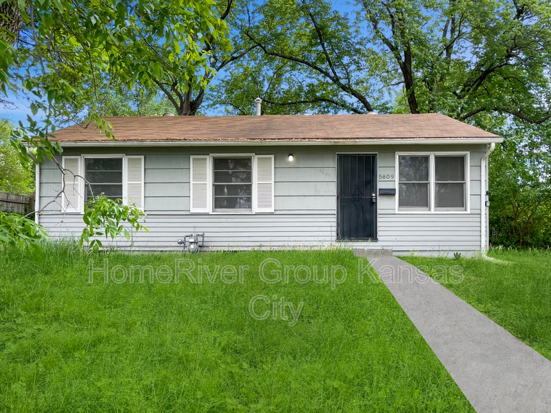 5609 E 101st St in Kansas City, MO - Building Photo