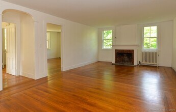 15 Hawkins Rd in Southbury, CT - Building Photo - Building Photo