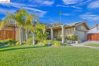 5545 Drakes Ct in Discovery Bay, CA - Building Photo - Building Photo