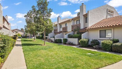 Hidden Valley Villas in Escondido, CA - Building Photo - Building Photo