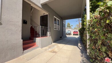 1532 Rosalia Rd in Los Angeles, CA - Building Photo - Building Photo