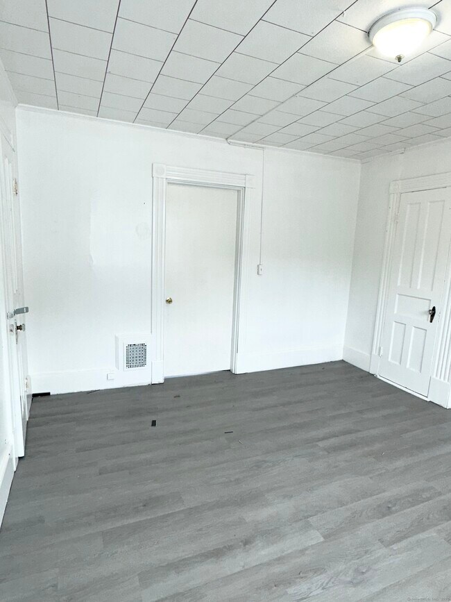 225 Willow St-Unit -3 in Waterbury, CT - Foto de edificio - Building Photo