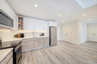 64 Box St in Brooklyn, NY - Building Photo - Building Photo