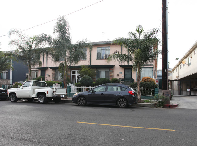 1747 Kingsley Dr in Los Angeles, CA - Foto de edificio - Building Photo