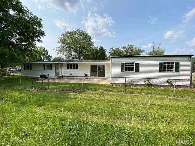 300 Sauget Ave in Sauget, IL - Building Photo - Building Photo