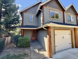 2149 NW Tara Ln in Grants Pass, OR - Building Photo