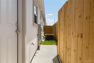 13 S Alamo Rd in Alamo, TX - Building Photo