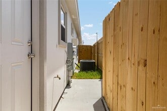14 S Alamo Rd in Alamo, TX - Building Photo - Building Photo
