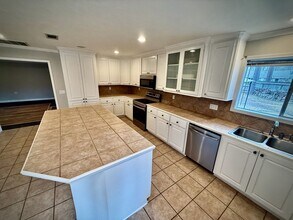 102 Bay Harbour Pl in Brandon, MS - Building Photo - Building Photo