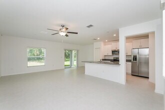 7338 Spring Snowflake Ave in Tampa, FL - Foto de edificio - Building Photo