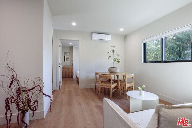 property at 859 N Mansfield Ave