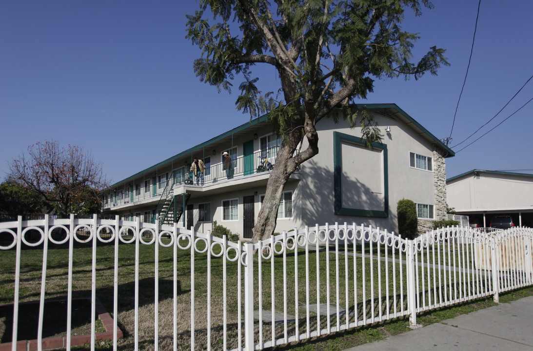 10340 Vernon Ave in Montclair, CA - Building Photo