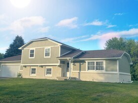 439 Pleasantview Dr in Greenwood, IN - Building Photo