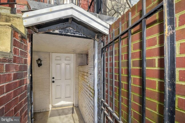 property at 2721 Ontario Rd NW