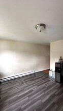 124 Florence St in Manchester, CT - Building Photo - Building Photo