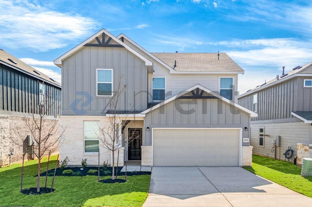 11816 Red Burro in San Antonio, TX - Building Photo