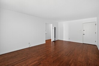 117 Santa Lucia Ave in San Bruno, CA - Foto de edificio - Building Photo